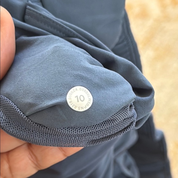 Lululemon Women’s On the Fly 7/8 Pant
In Code Blue Full-On Luxtreme Size 10 - Picture 5 of 6